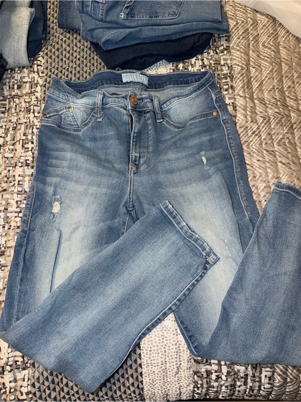 Rock & Republic Faded Light Blue Skinny Jeans